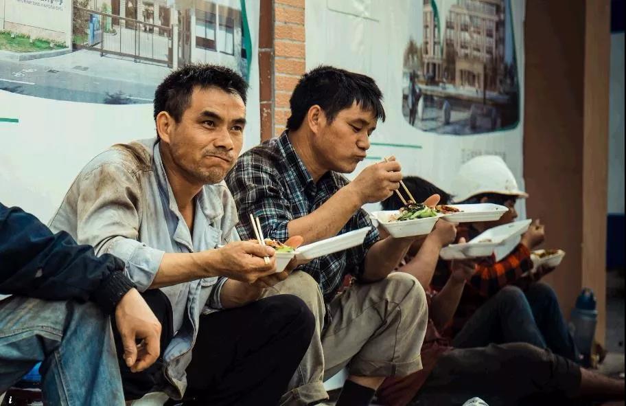 又馬上到年底了，我們做裝修的，一年能賺多少錢？